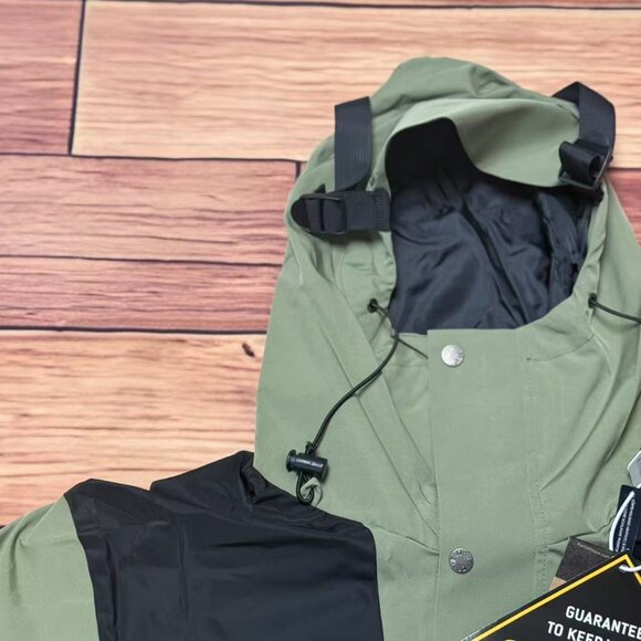 The North Face Classic GORE-TEX Jacket - Picture 3 of 7